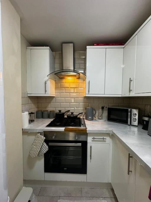 Appartamento Entire 1Bed Stratford Westfield Londra Esterno foto