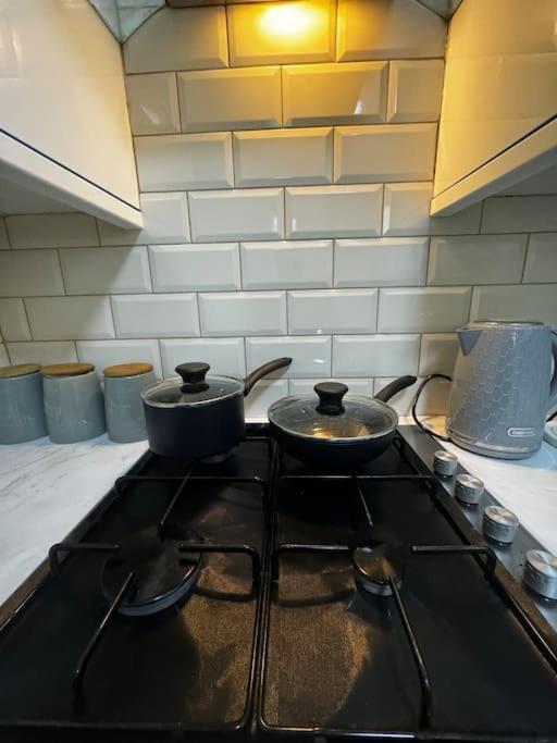Appartamento Entire 1Bed Stratford Westfield Londra Esterno foto