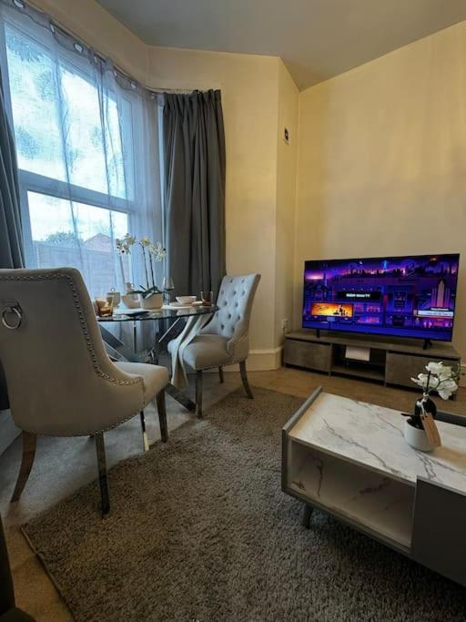 Appartamento Entire 1Bed Stratford Westfield Londra Esterno foto