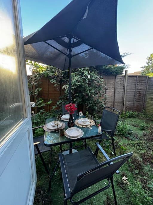 Appartamento Entire 1Bed Stratford Westfield Londra Esterno foto