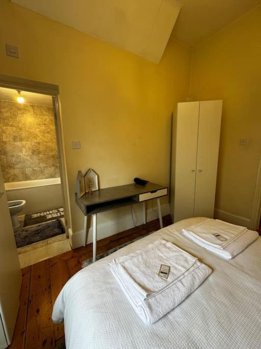 Appartamento Entire 1Bed Stratford Westfield Londra Esterno foto
