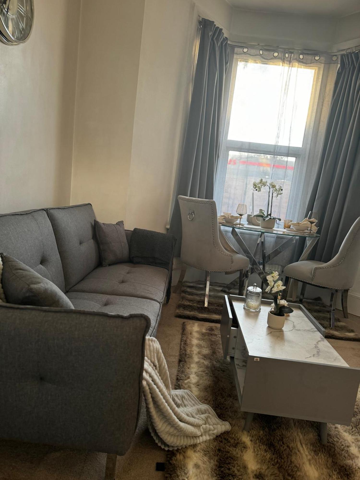 Appartamento Entire 1Bed Stratford Westfield Londra Esterno foto