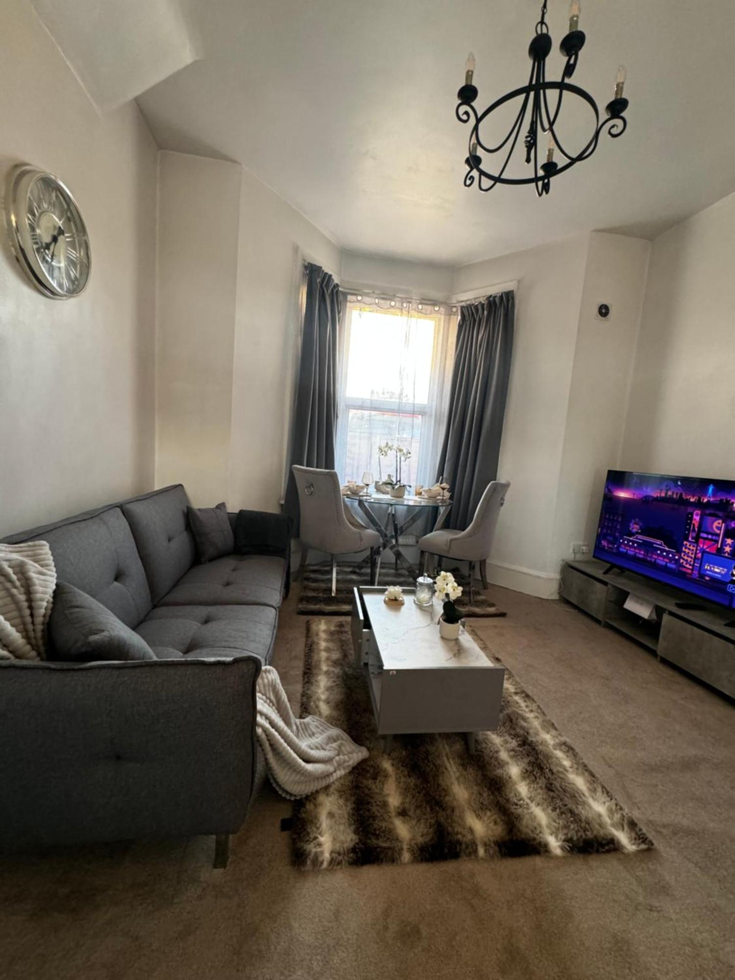 Appartamento Entire 1Bed Stratford Westfield Londra Esterno foto